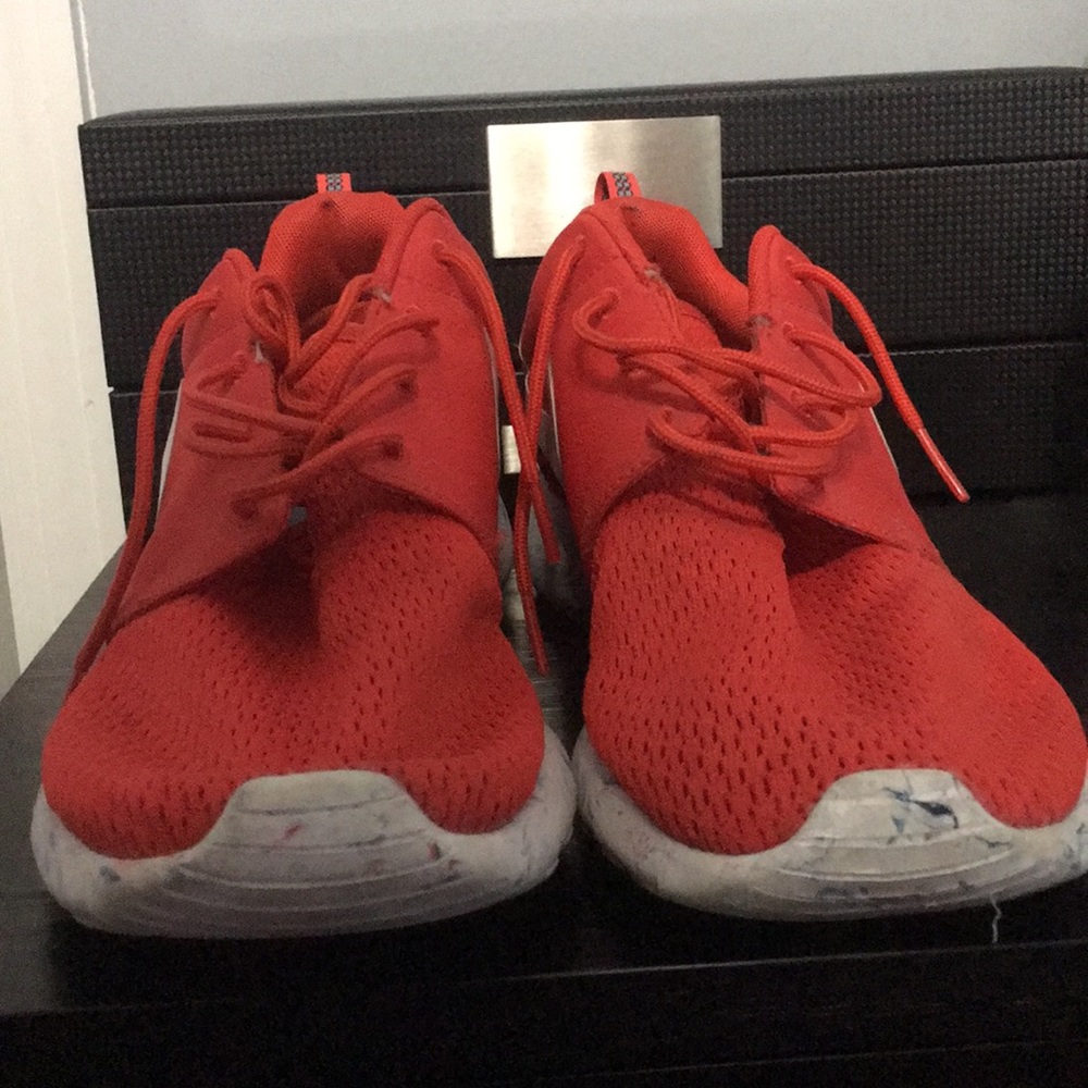 Nike roshe run size 10.5